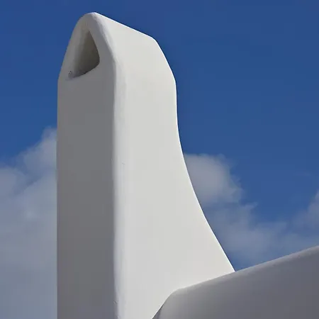Lia Mykonos *