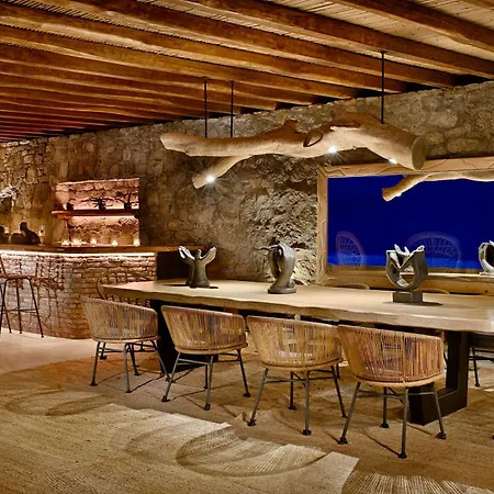 Lia Mykonos *