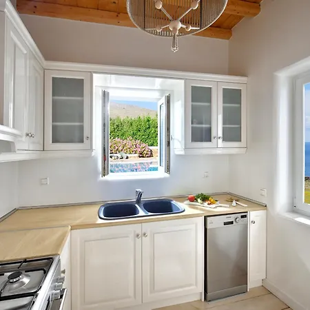 Lia Mykonos Kalafatis